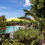 Hotel Les Vignes De La Chapelle, The Originals Relais 4*